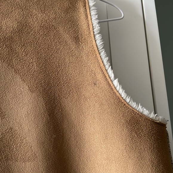 805 Velvet by Graham & Spencer Sherpa Vest - Picture 4 of 4